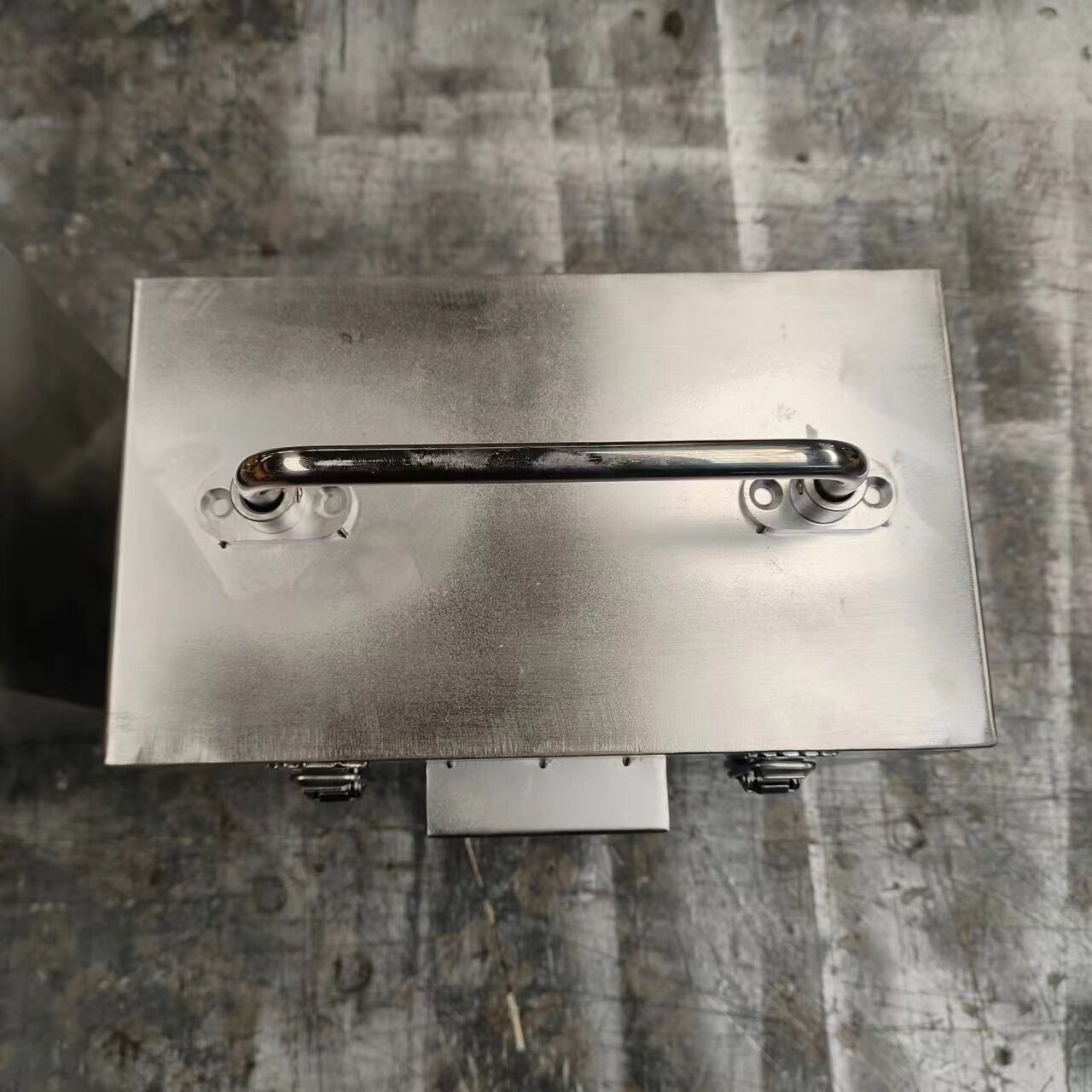 果洛铅箱:辐射安全的坚固堡垒